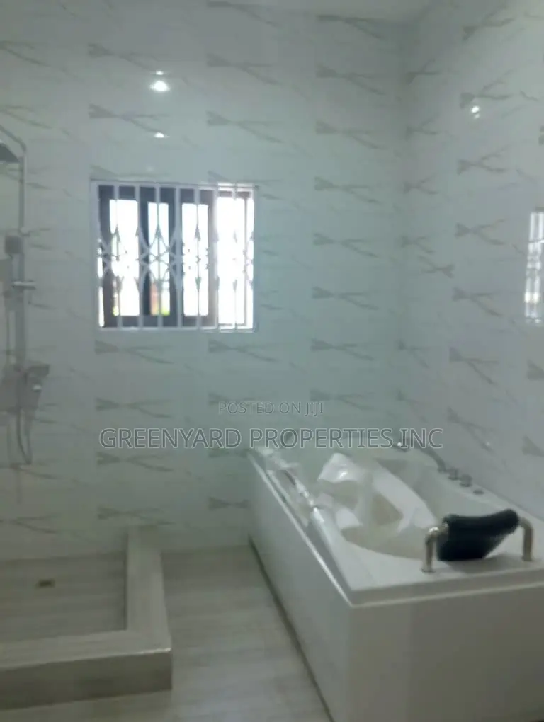 4bdrm Duplex in Achimota Mall for sale