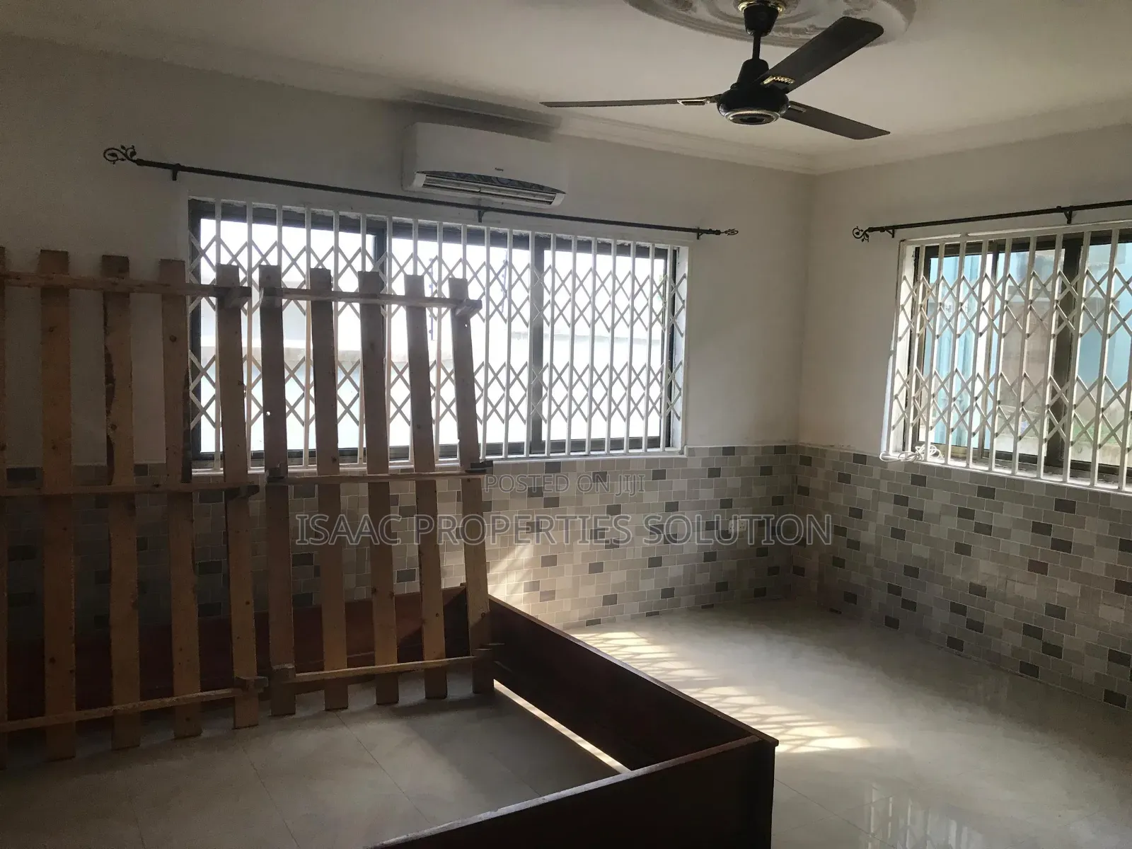 3bdrm Mansion in Isaac Properties, Shama Ahanta East Metropolitan