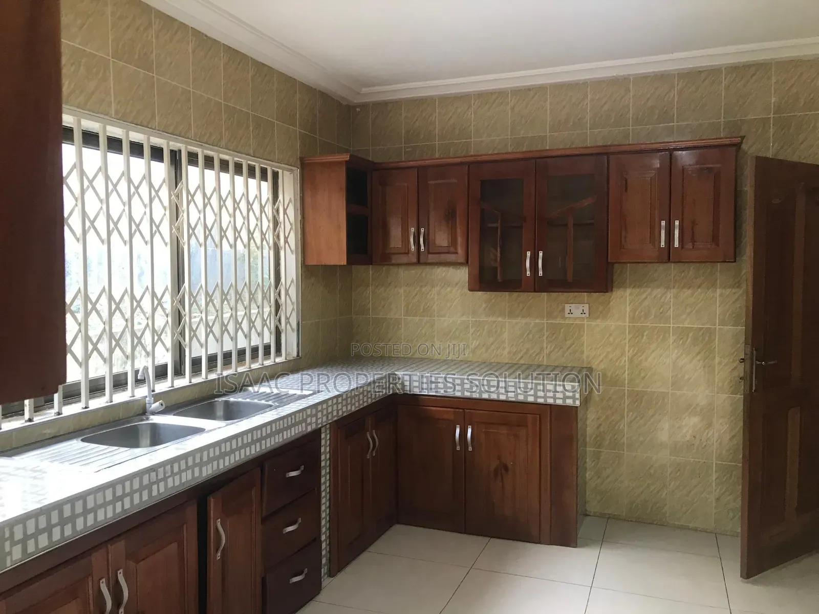 3bdrm Mansion in Isaac Properties, Shama Ahanta East Metropolitan