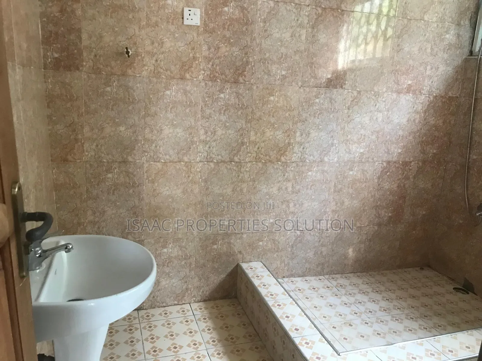 3bdrm Mansion in Isaac Properties, Shama Ahanta East Metropolitan