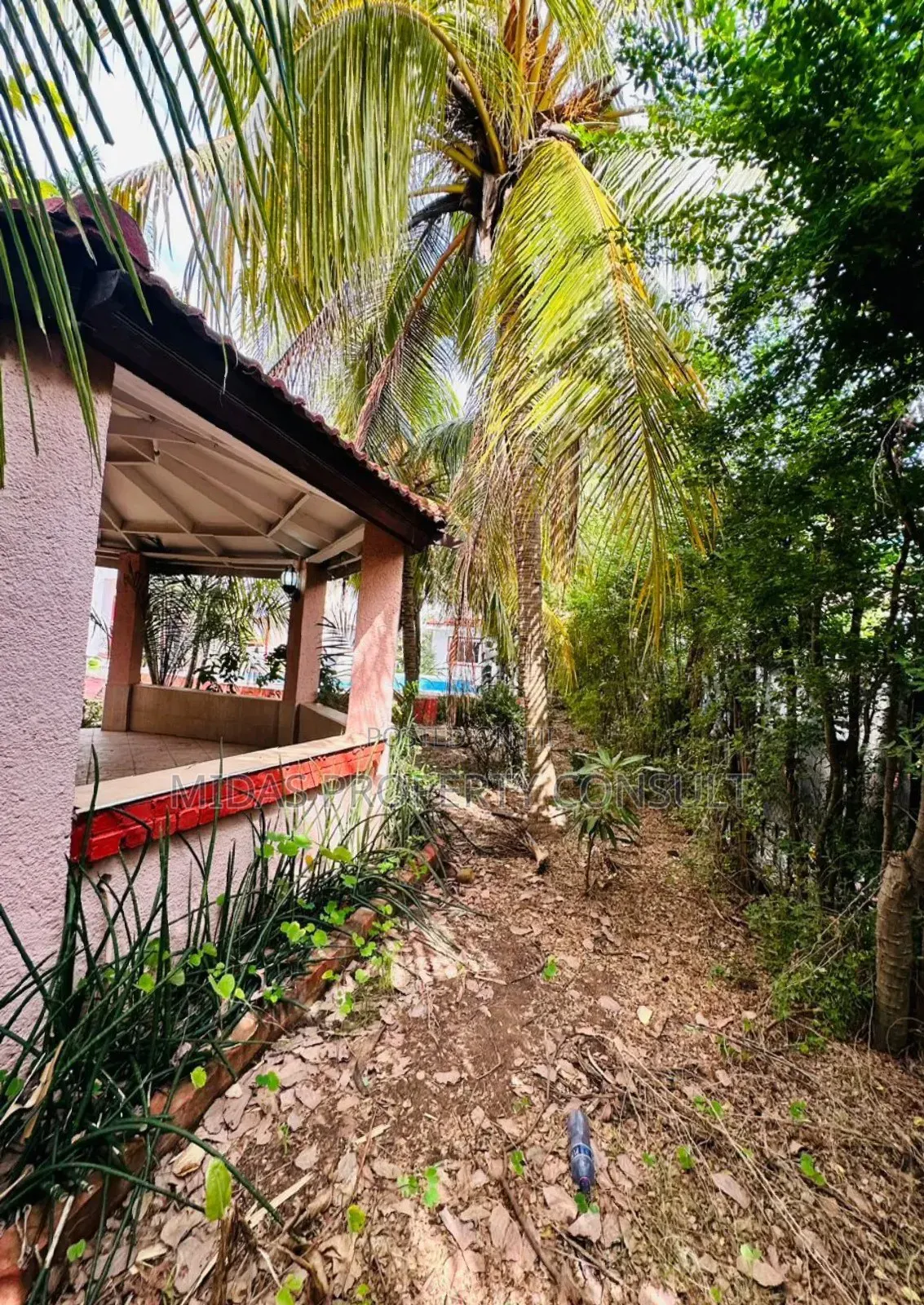 5bdrm Mansion in Trassaco, East Legon for sale