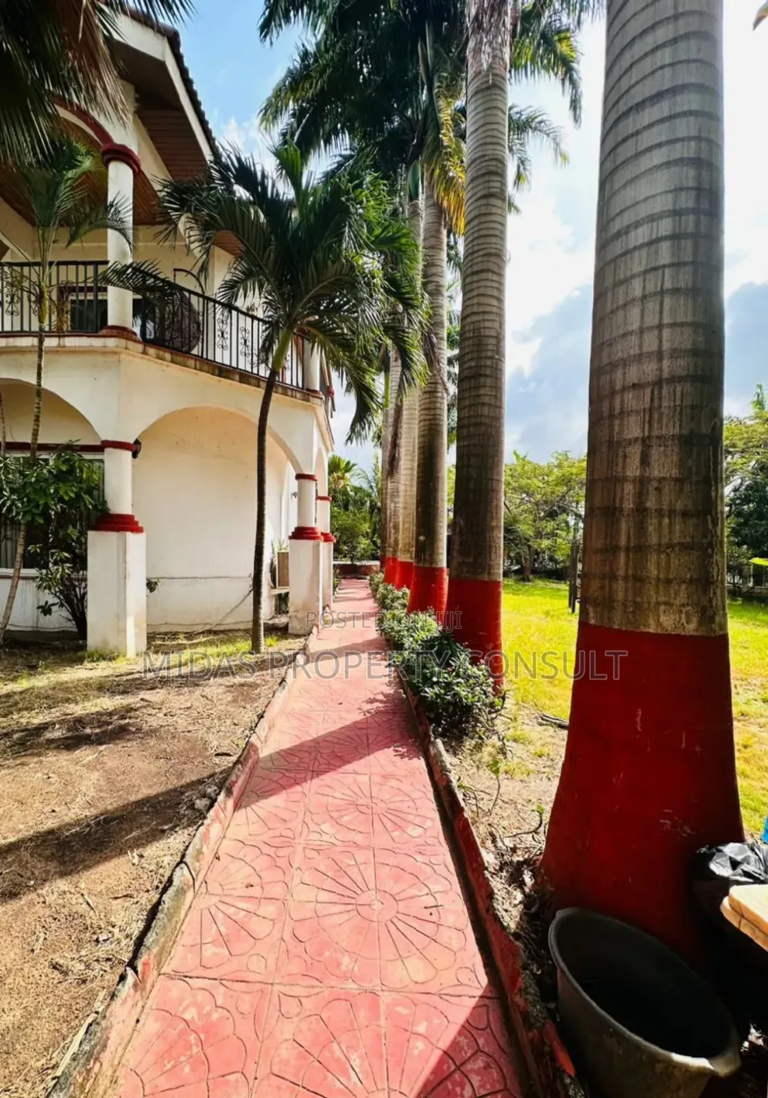 5bdrm Mansion in Trassaco, East Legon for sale