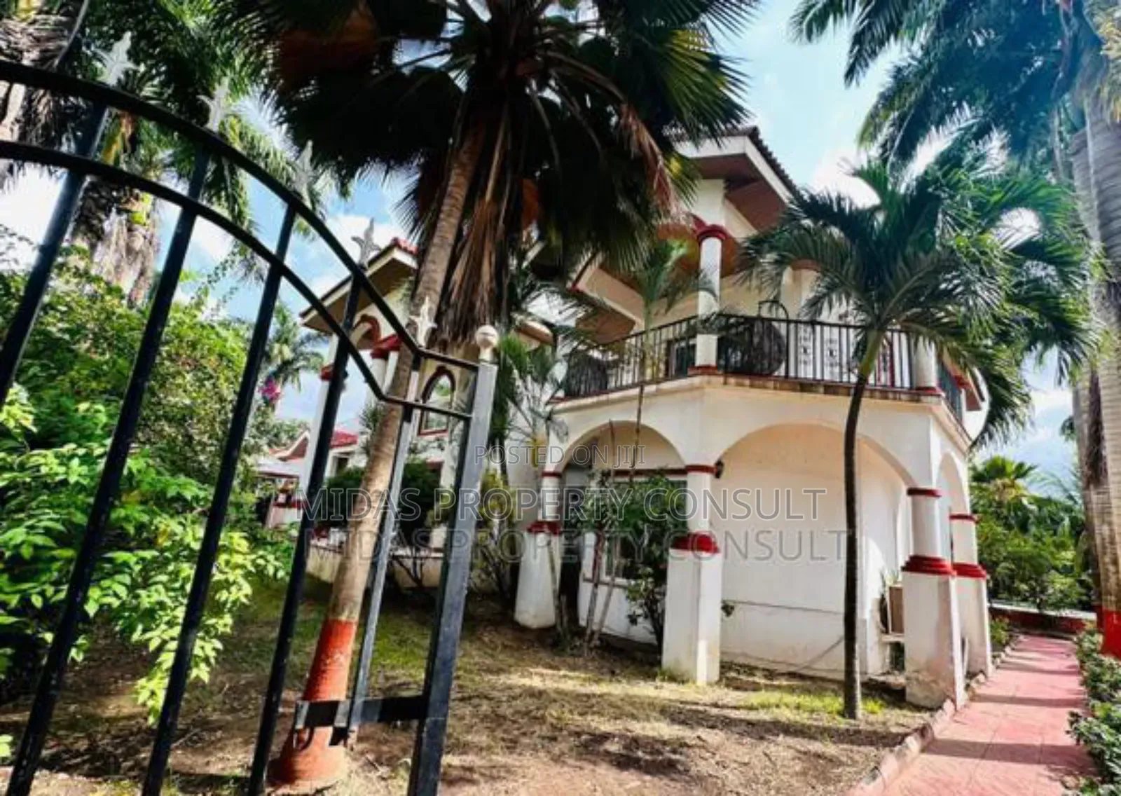 5bdrm Mansion in Trassaco, East Legon for sale