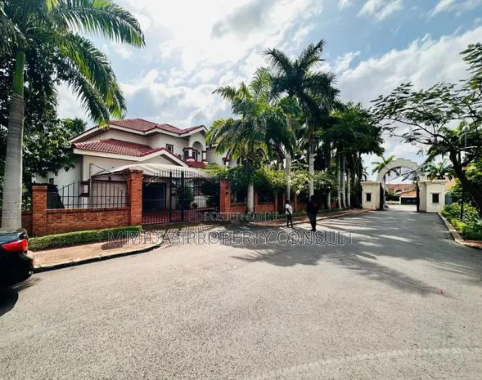 5bdrm Mansion in Trassaco, East Legon for sale