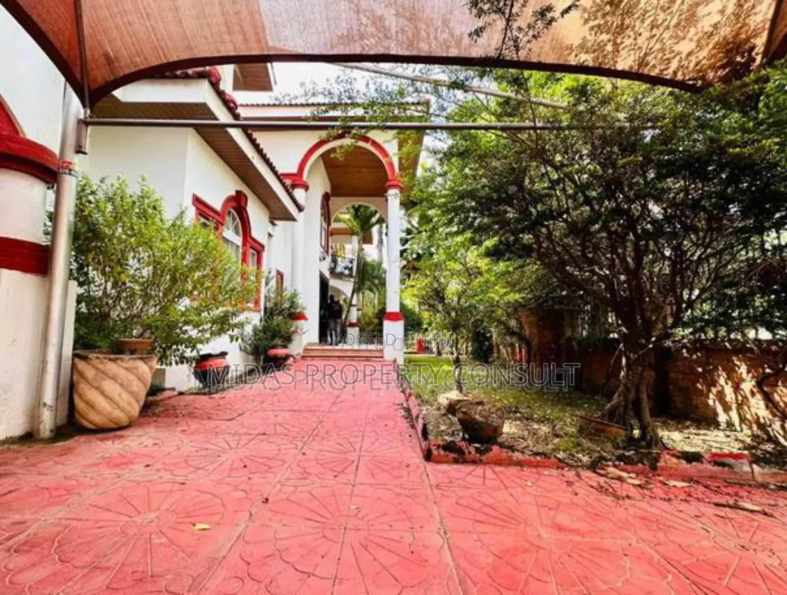 5bdrm Mansion in Trassaco, East Legon for sale