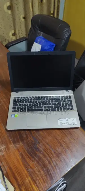 Laptop Asus VivoBook Max X541UA 8GB Intel Core i5 SSD 256GB