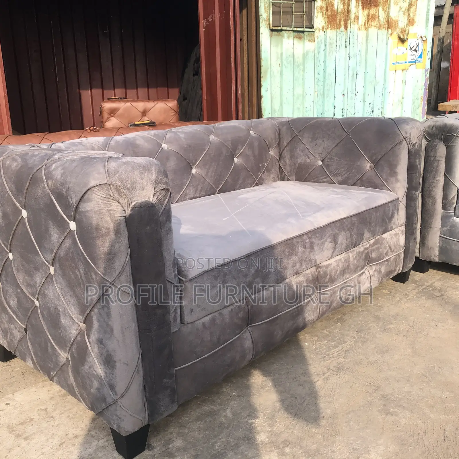 Modern Emollient 2 In 1 Sofa// Durable And Luxurious