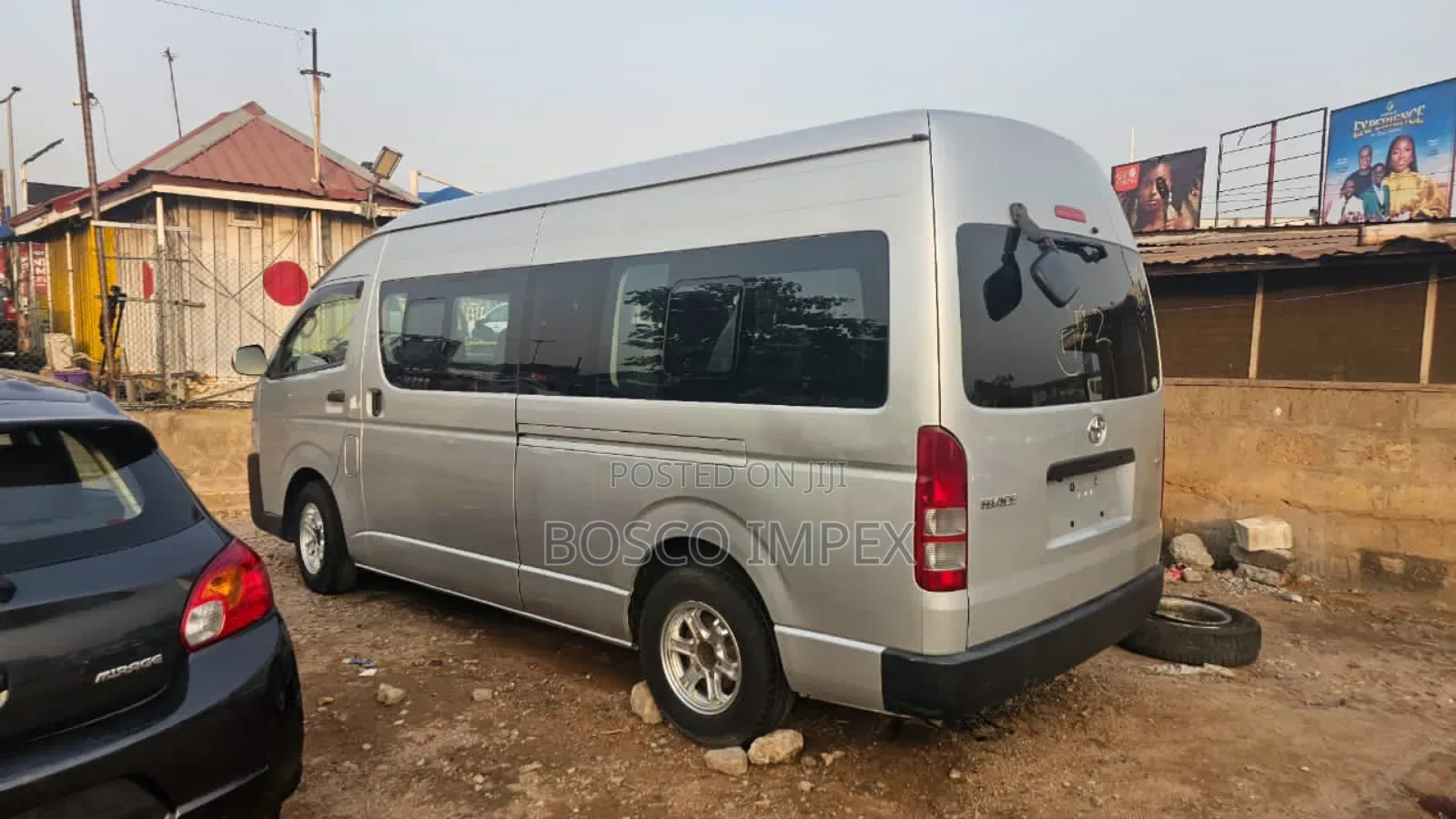 Toyota Grand HiAce 2015 Silver