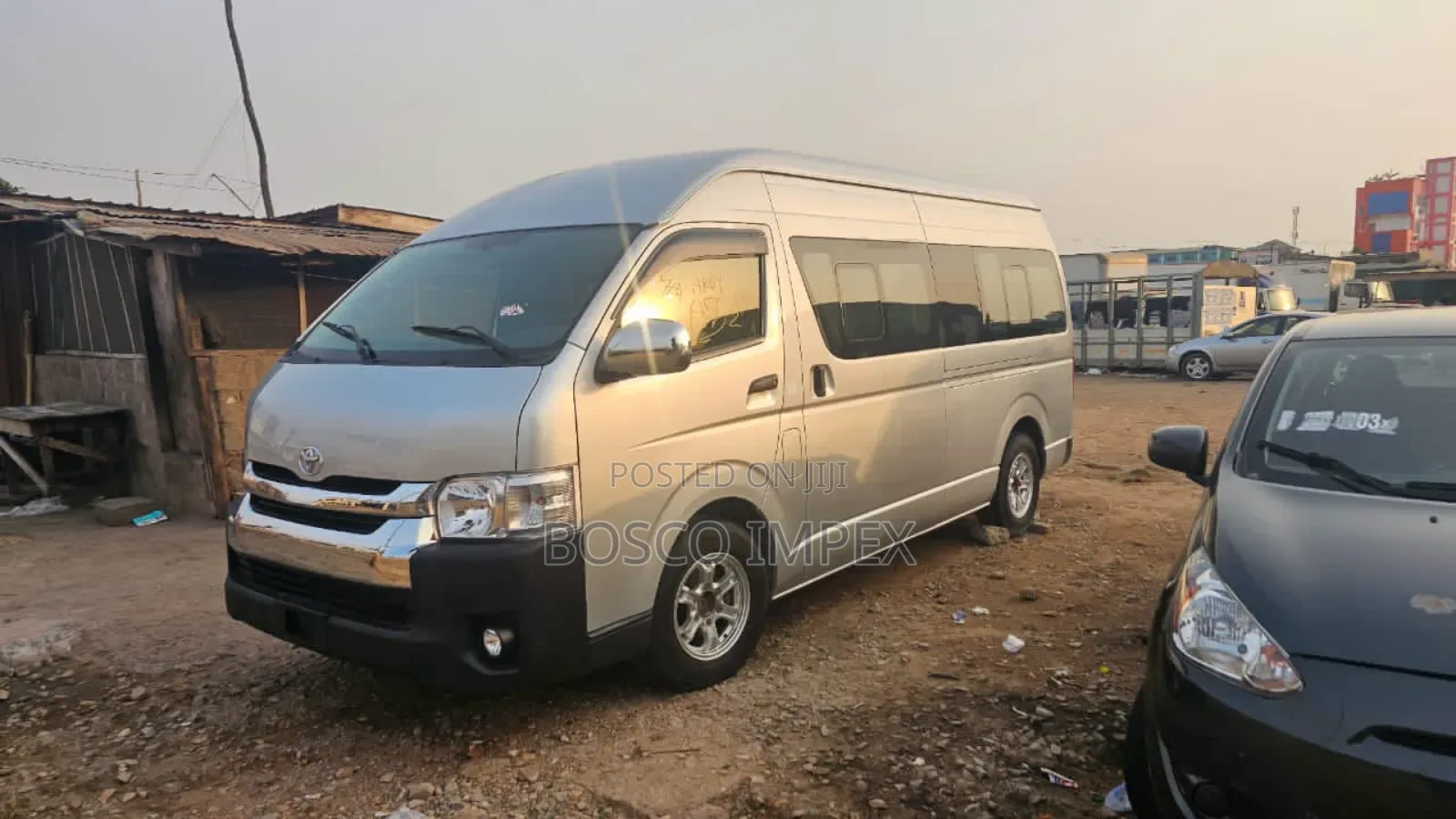 Toyota Grand HiAce 2015 Silver