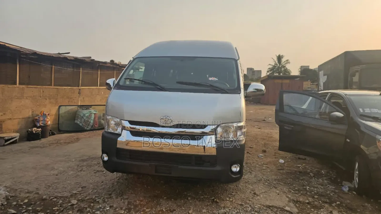 Toyota Grand HiAce 2015 Silver