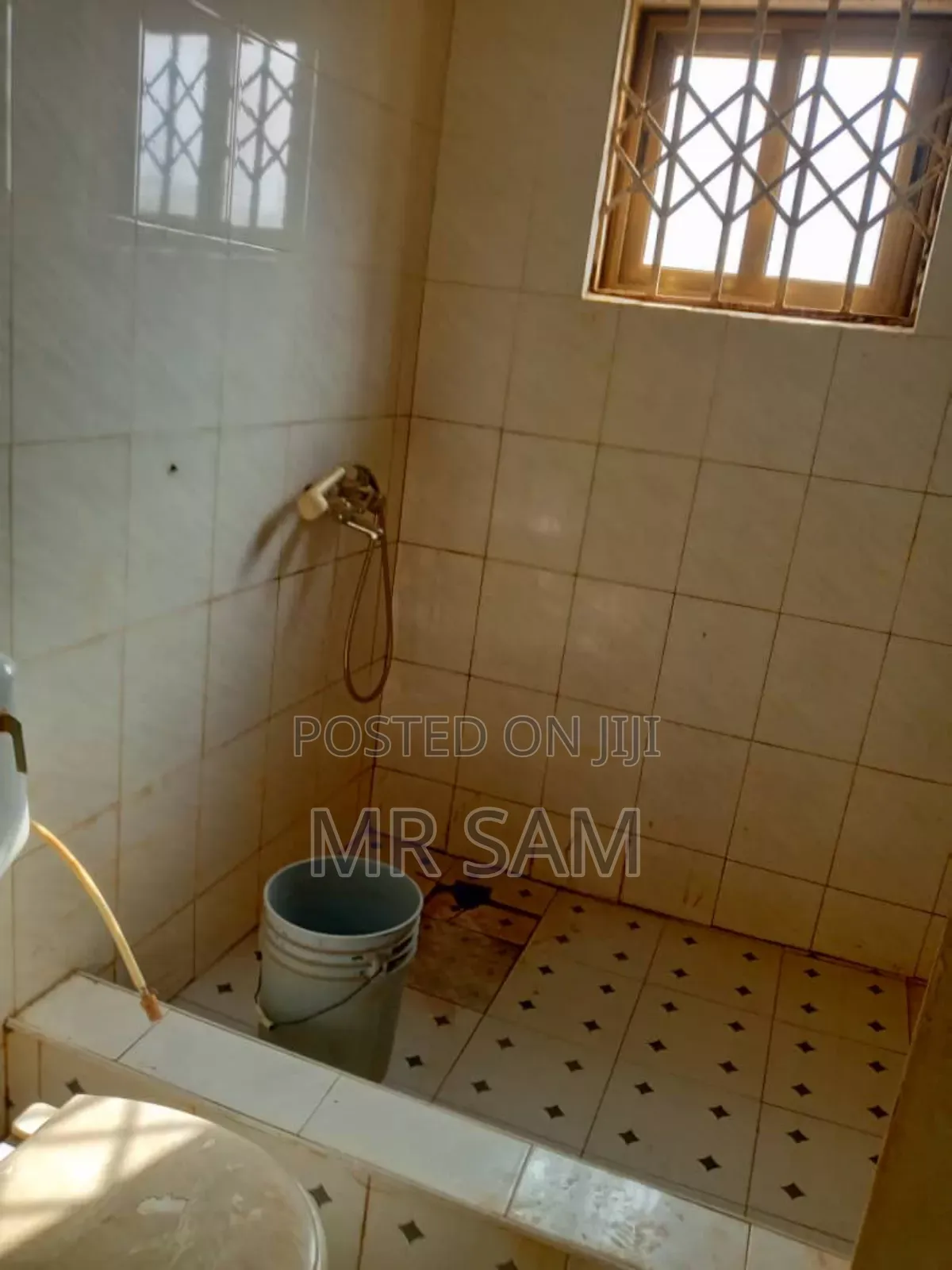5bdrm House in Sam Properties, Weija for sale
