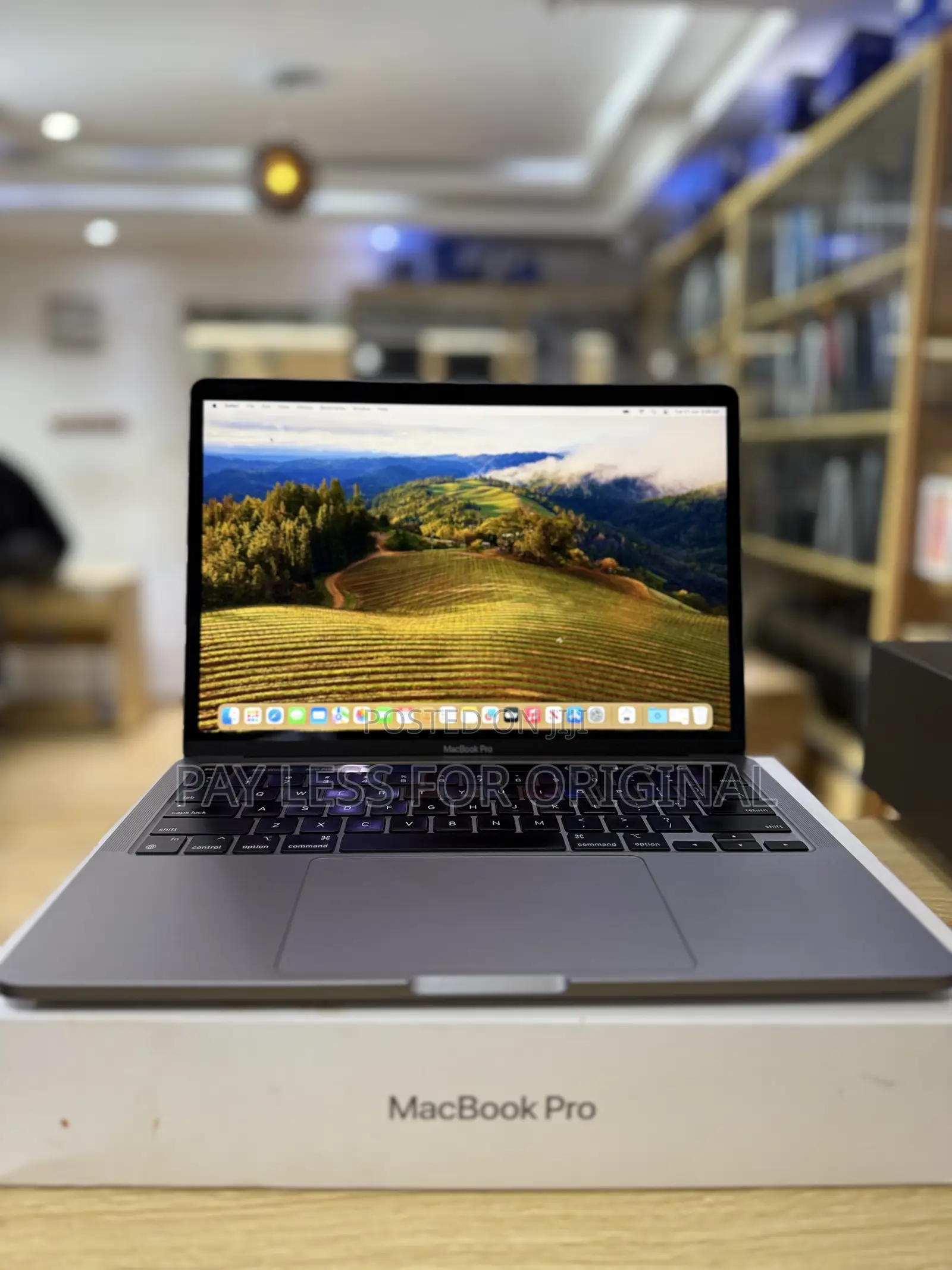 Laptop Apple MacBook Pro 2022 M2 8GB Apple M2 SSD 512GB