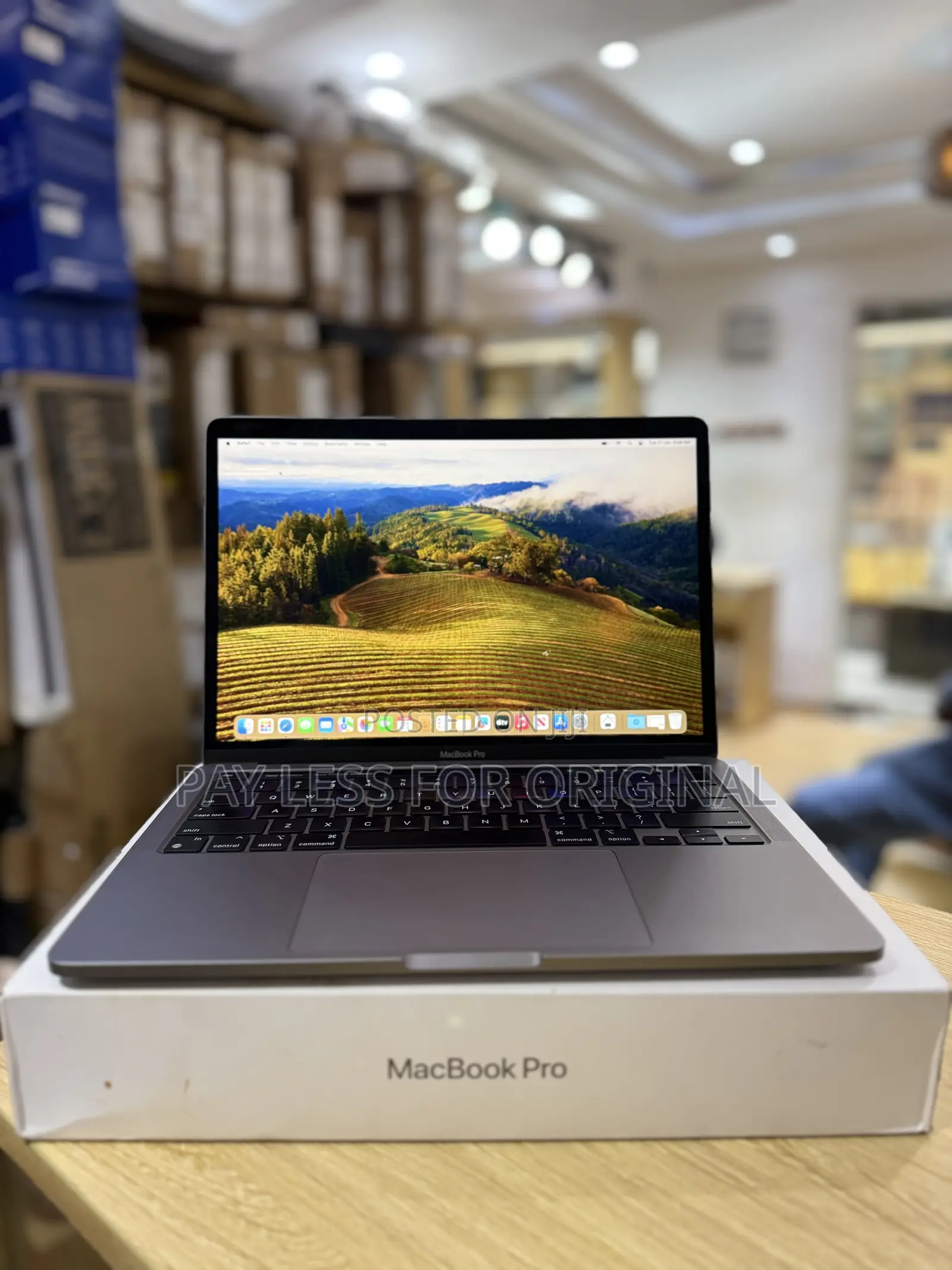 Laptop Apple MacBook Pro 2022 M2 8GB Apple M2 SSD 512GB