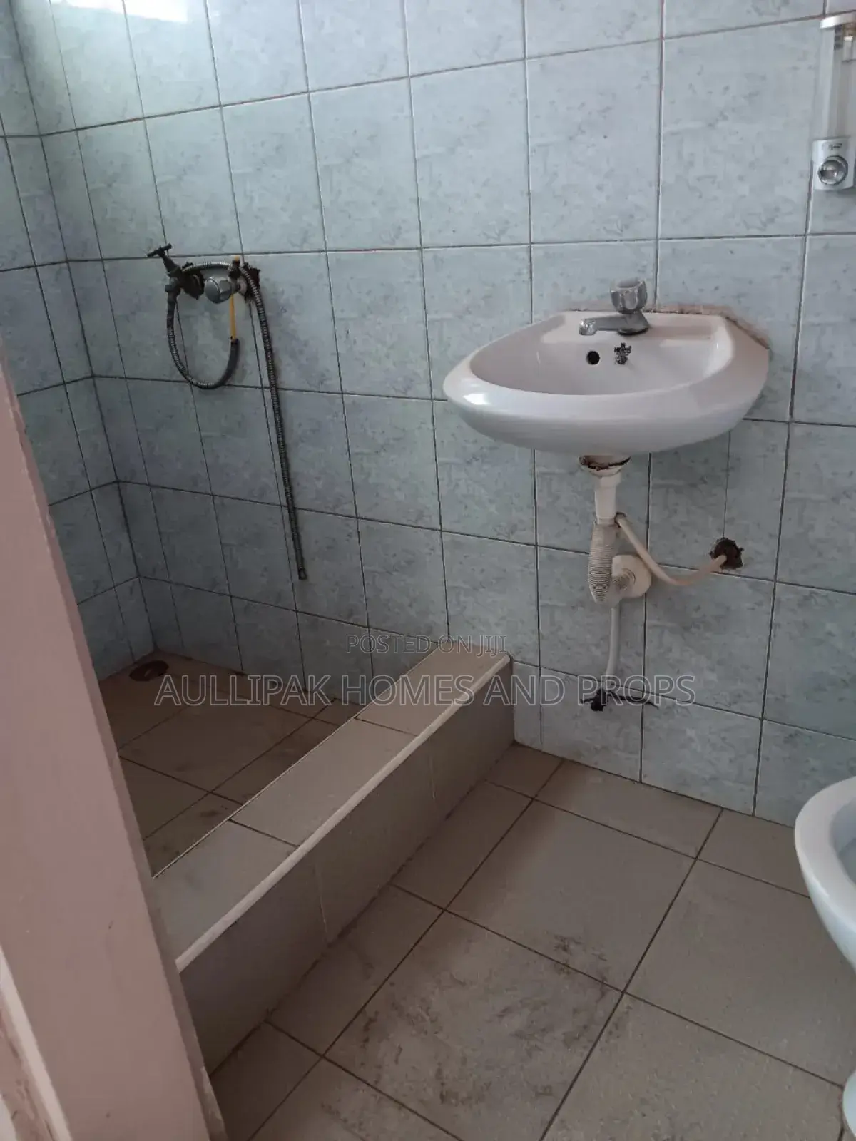 3bdrm House in Ensuonano, Accra Metropolitan for rent