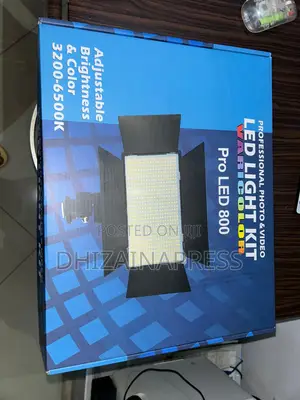 Pro LED 800 Video Light With Stand