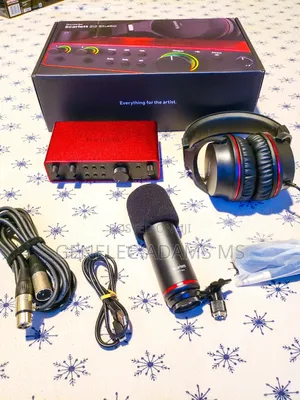 Focusrite Scarlet 2i2 Bundle 4th Generation