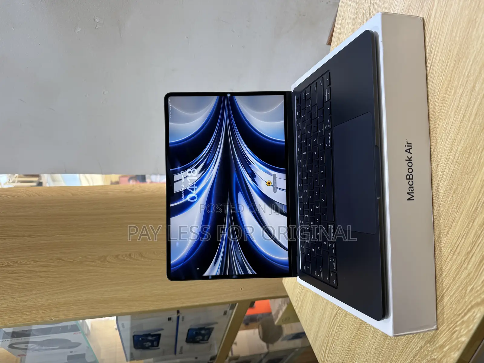 New Laptop Apple MacBook Air 2023 M2 8GB Apple M2 SSD 256GB