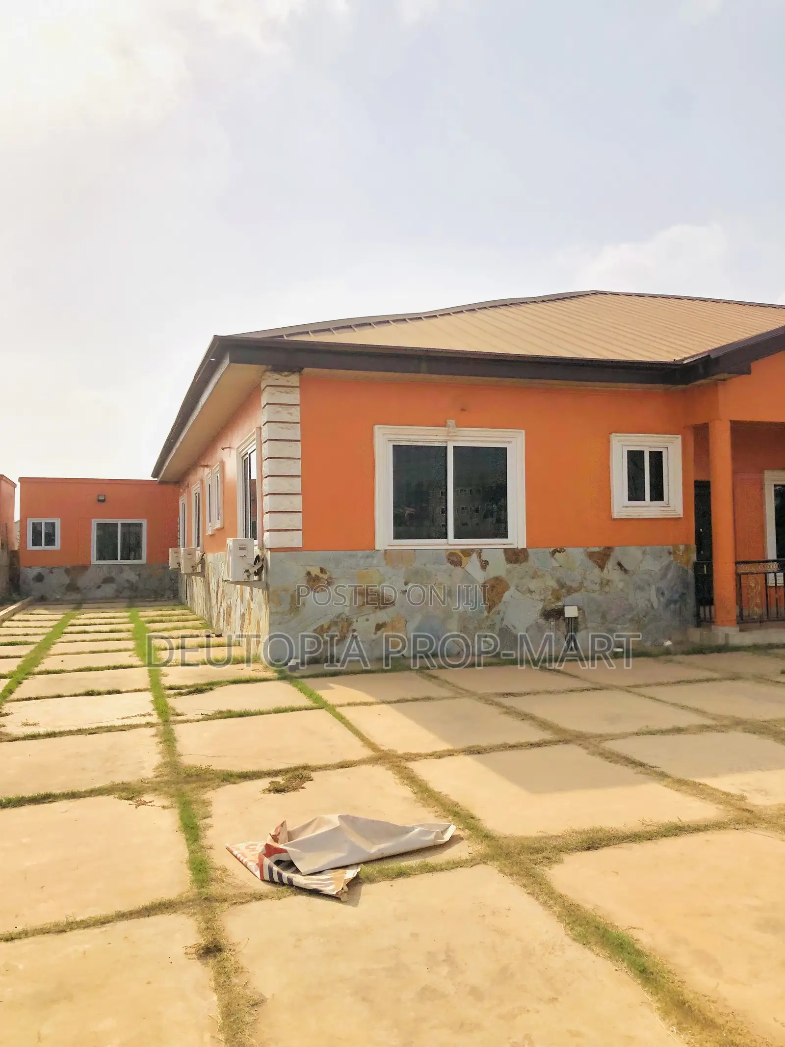 5bdrm House in Devtraco, Tema Metropolitan for rent