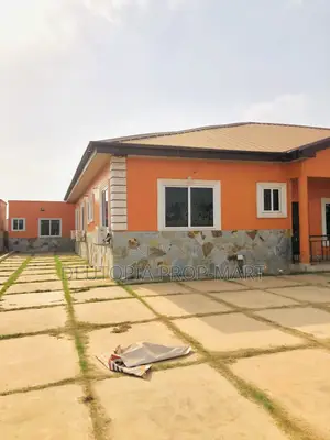 5bdrm House in Devtraco, Tema Metropolitan for rent