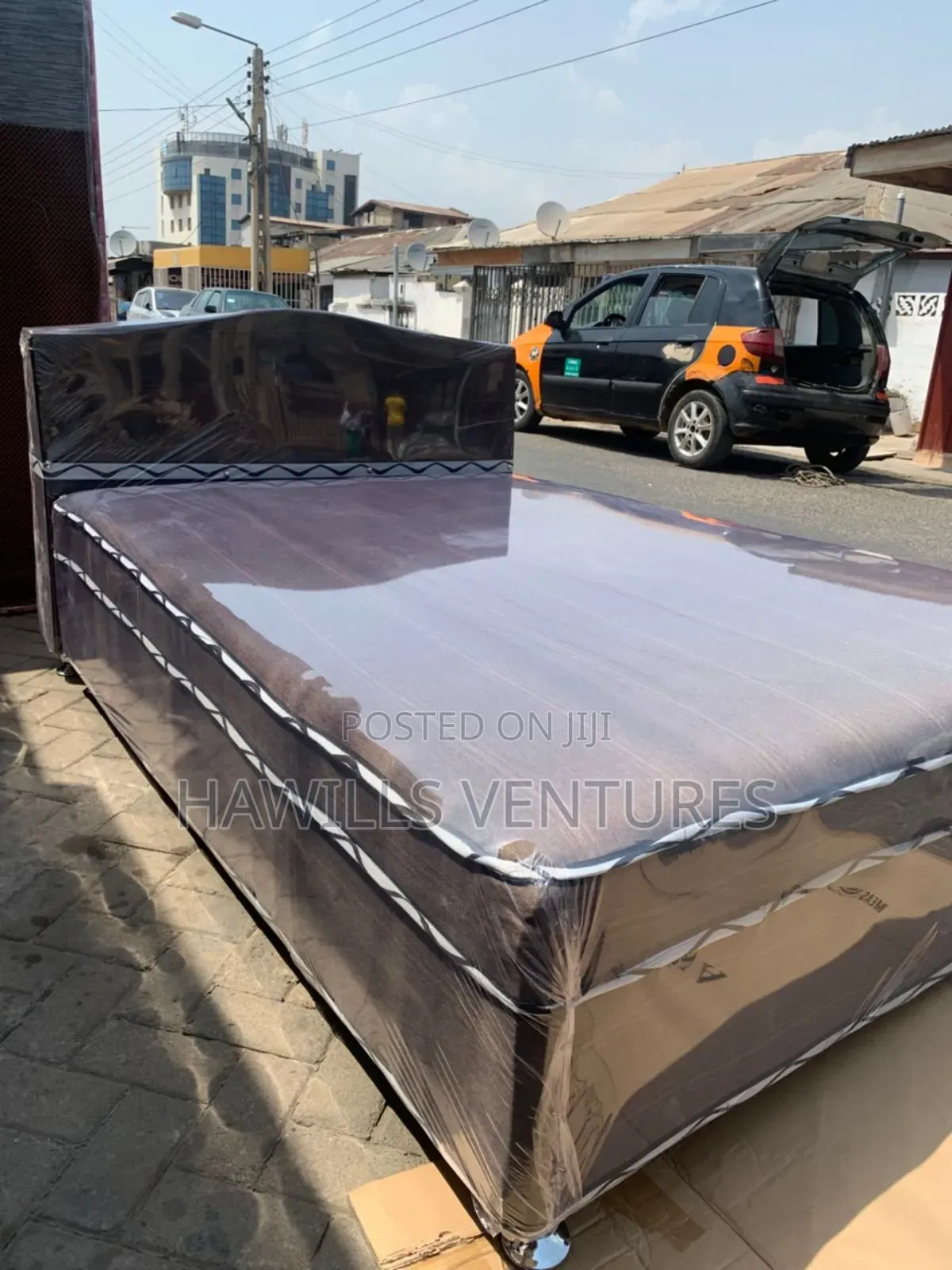 Queen Size Inbuilt With Mattress