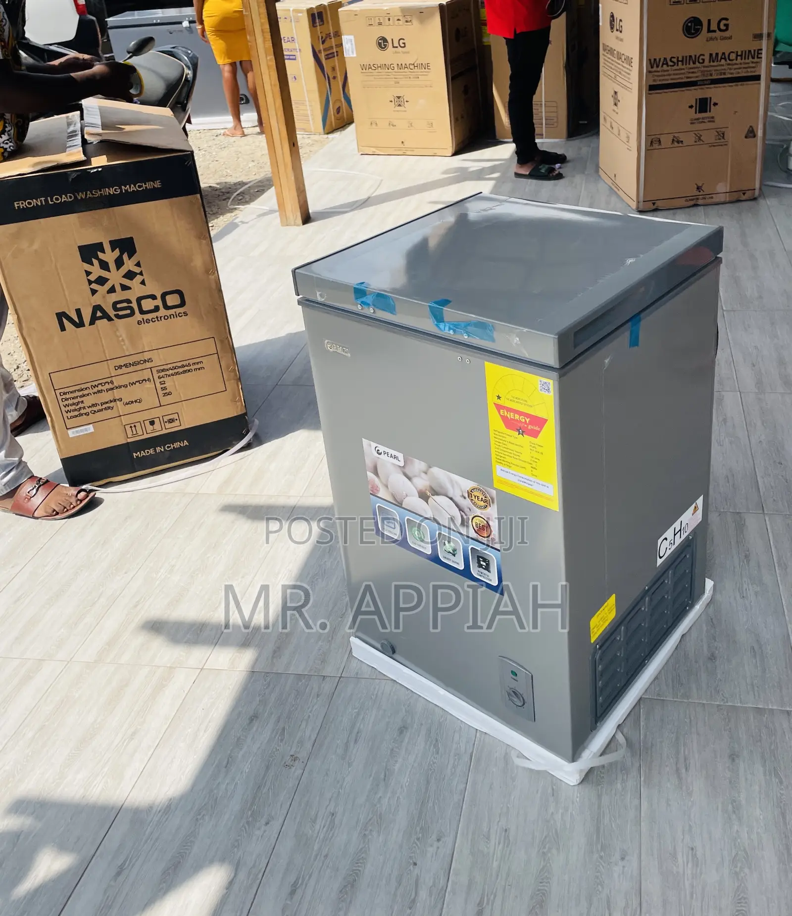 Space-Saving Solution Pearl 100ltrs 1 Door Chest Freezer.