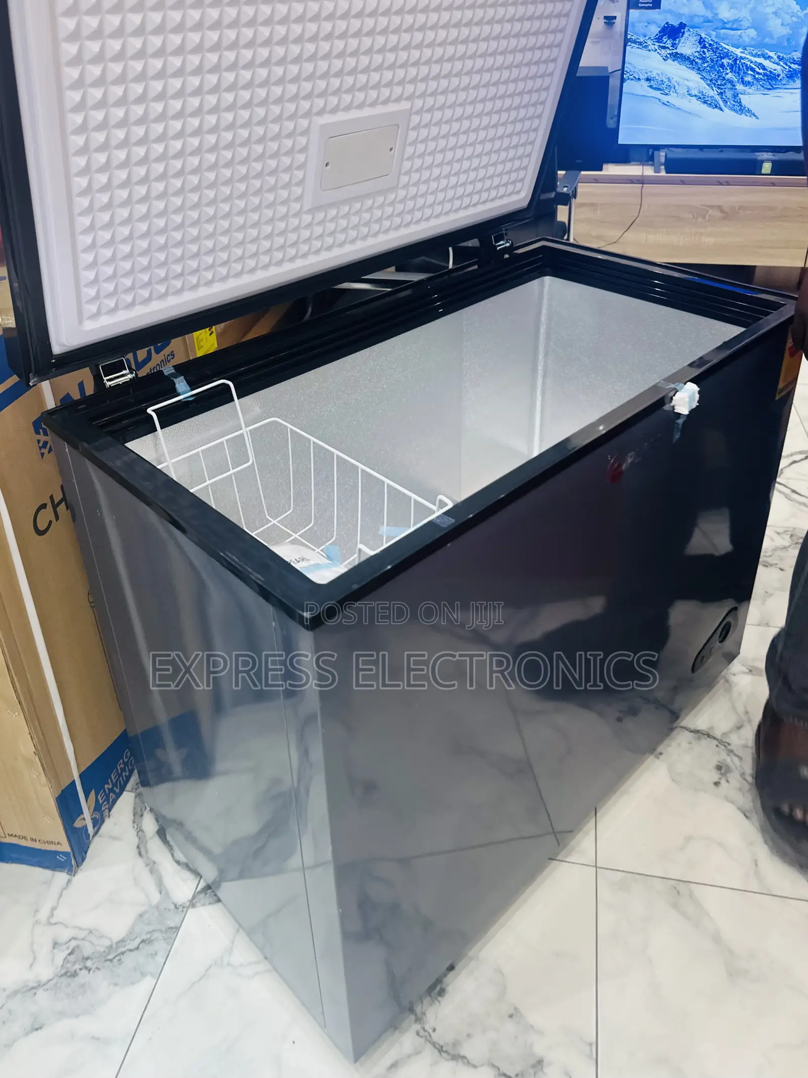 Zealous Sleek Chest Freezer 251L Pearl