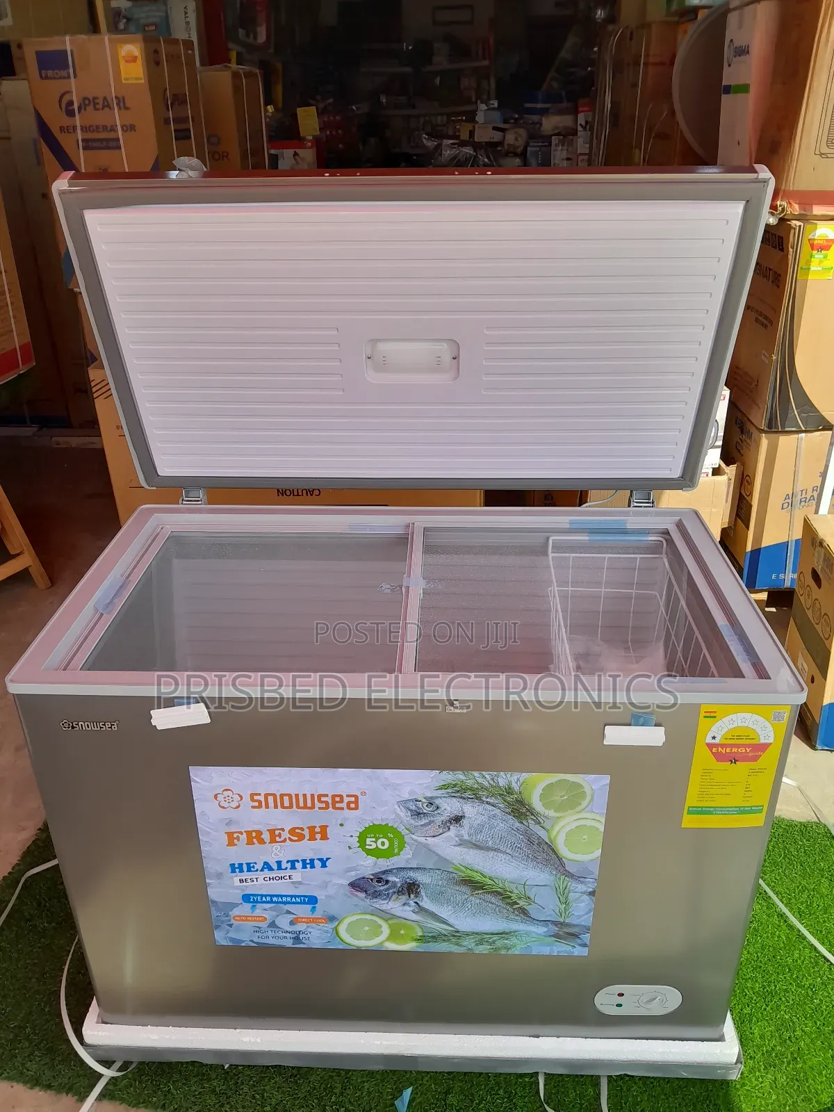 ``{}Snownsea Chest Freezer 270 Litres