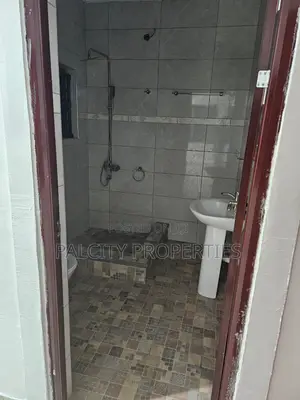 5bdrm House in Santasi Kotwi, Kumasi Metropolitan for sale