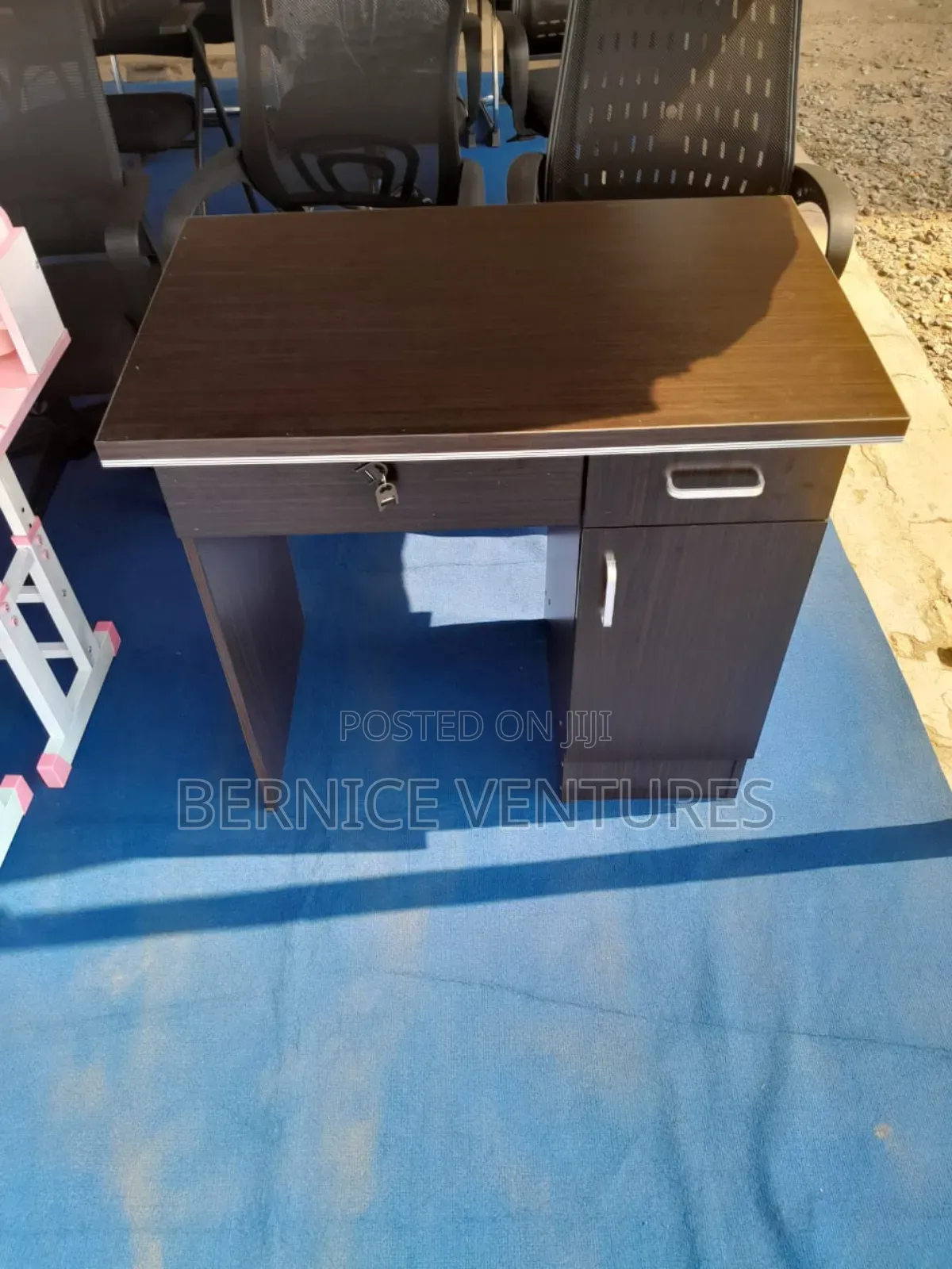 Quality Office Chair Desk With Drawers