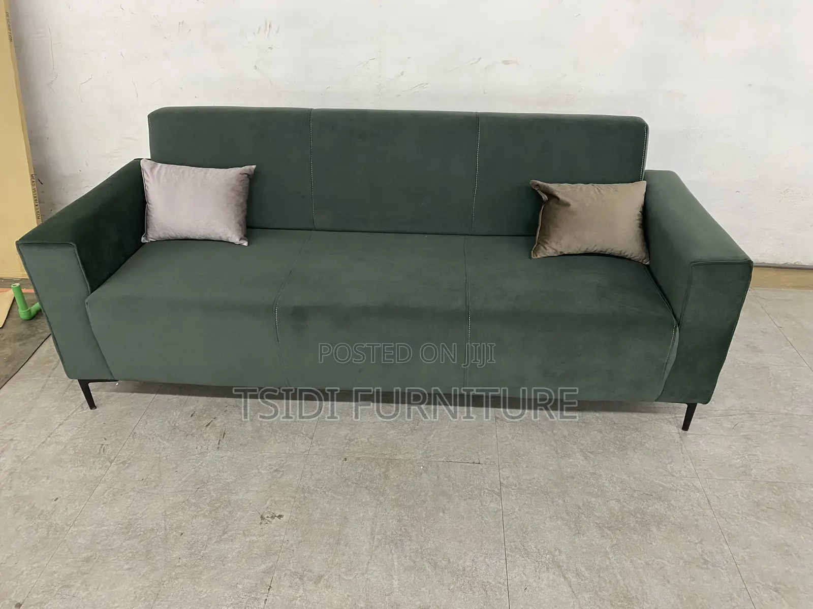 Quality 3in1 Sofa With Pillows