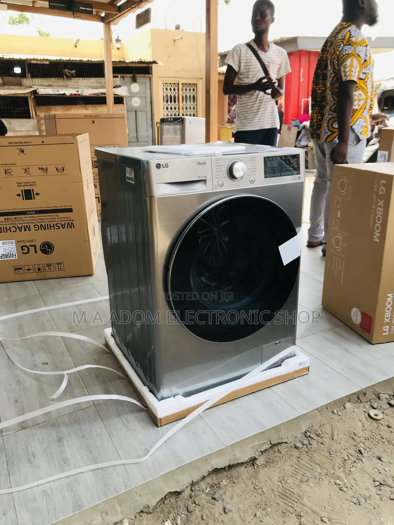 Efficient LG F4V5RGP2T 10.5kg Front Load Washing Machine.