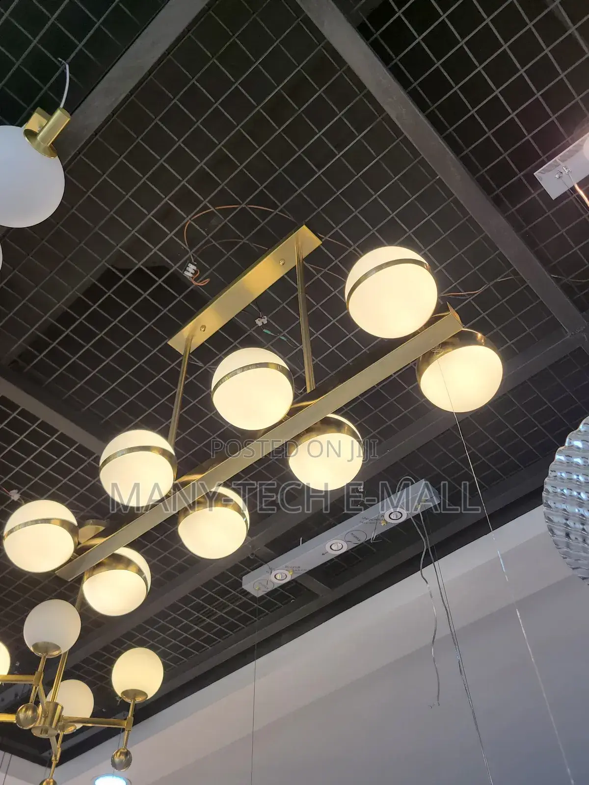 8 Head Luxurious Ceiling Chandelier Light.