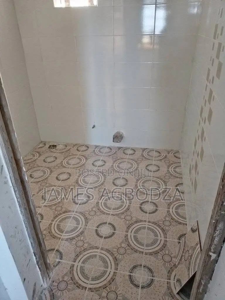 Am a Professional Tiler.
