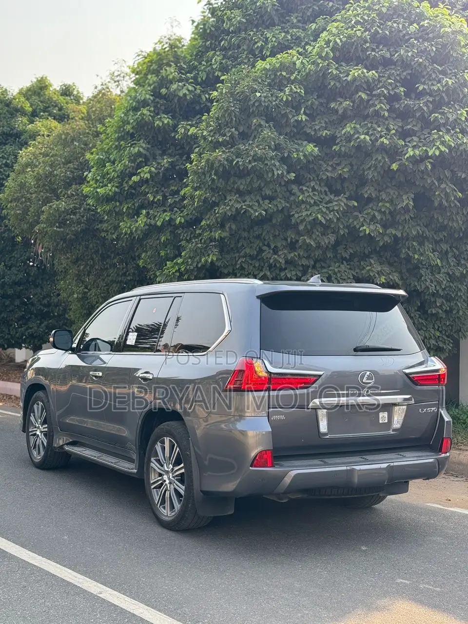 Lexus LX 570 AWD 2017 Gray