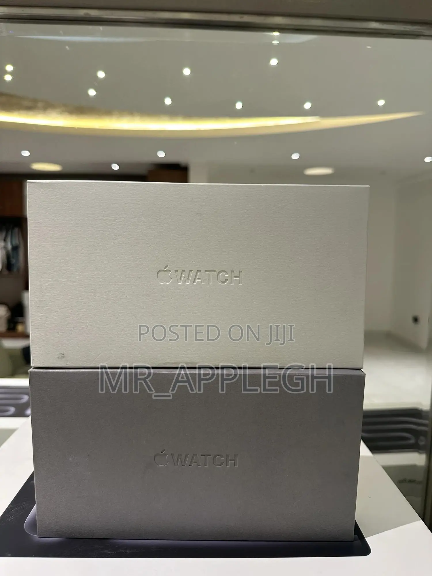 Apple Watch Ultra 2 Black 49mm With Titanium Milanese Loop