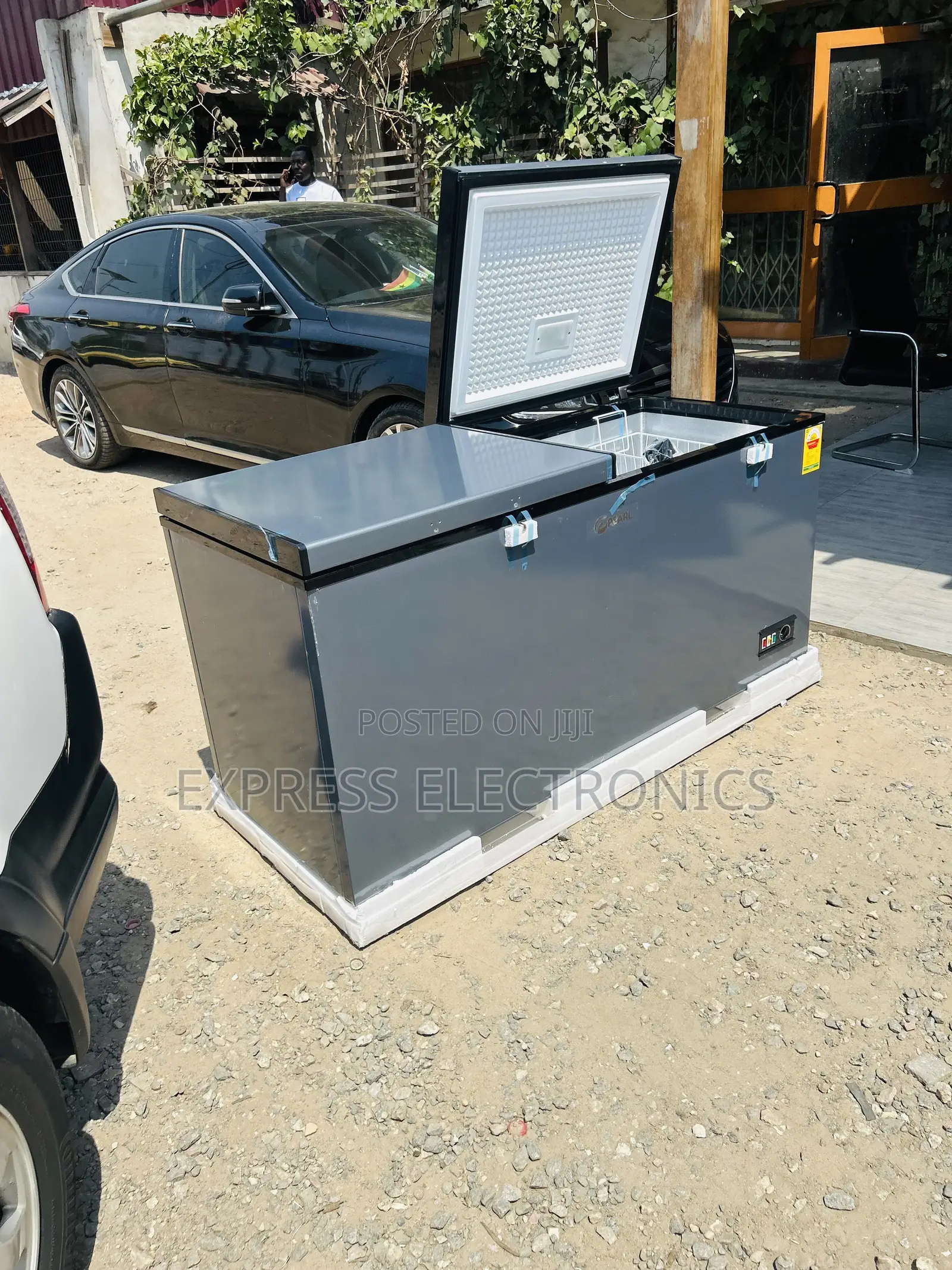 Quality Sleek Grey Pearl PCF-6004-25Y Chest Freezer D