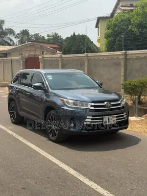 Toyota Highlander XLE 4x4 V6 (3.5L 6cyl 8A) 2017 Blue
