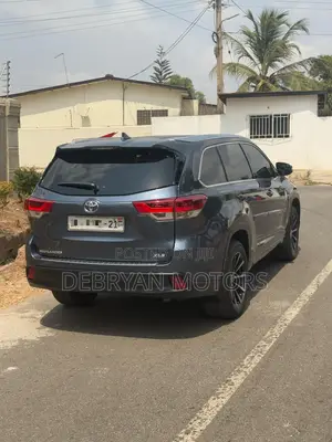 Toyota Highlander XLE 4x4 V6 (3.5L 6cyl 8A) 2017 Blue