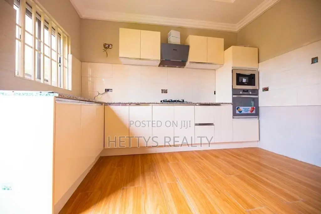 3bdrm House in Oyarifa for sale