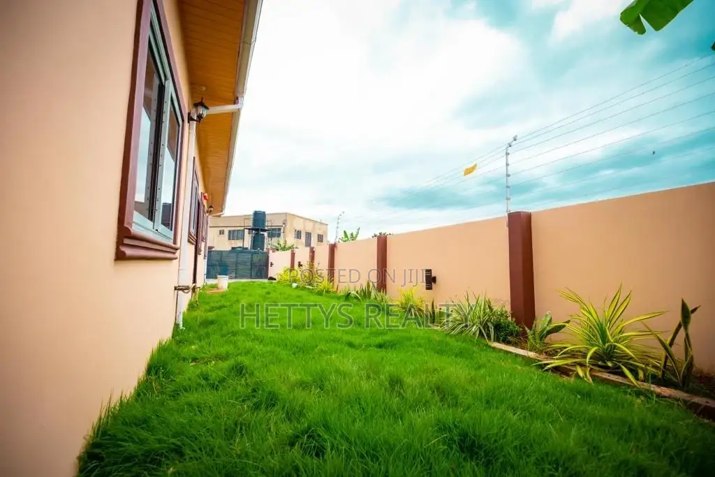 3bdrm House in Oyarifa for sale