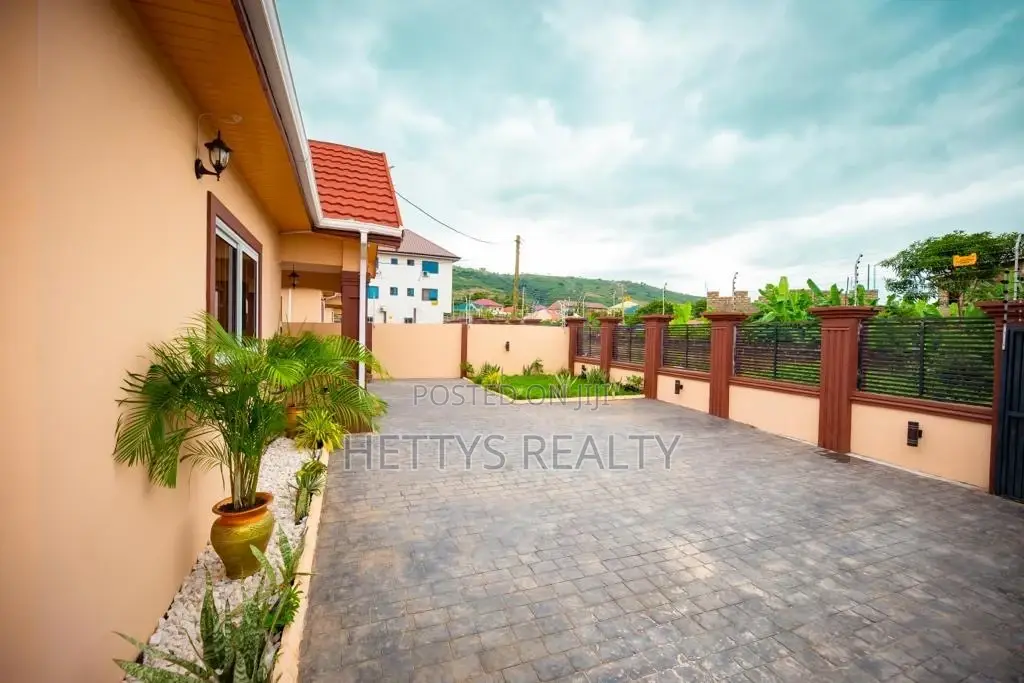 3bdrm House in Oyarifa for sale
