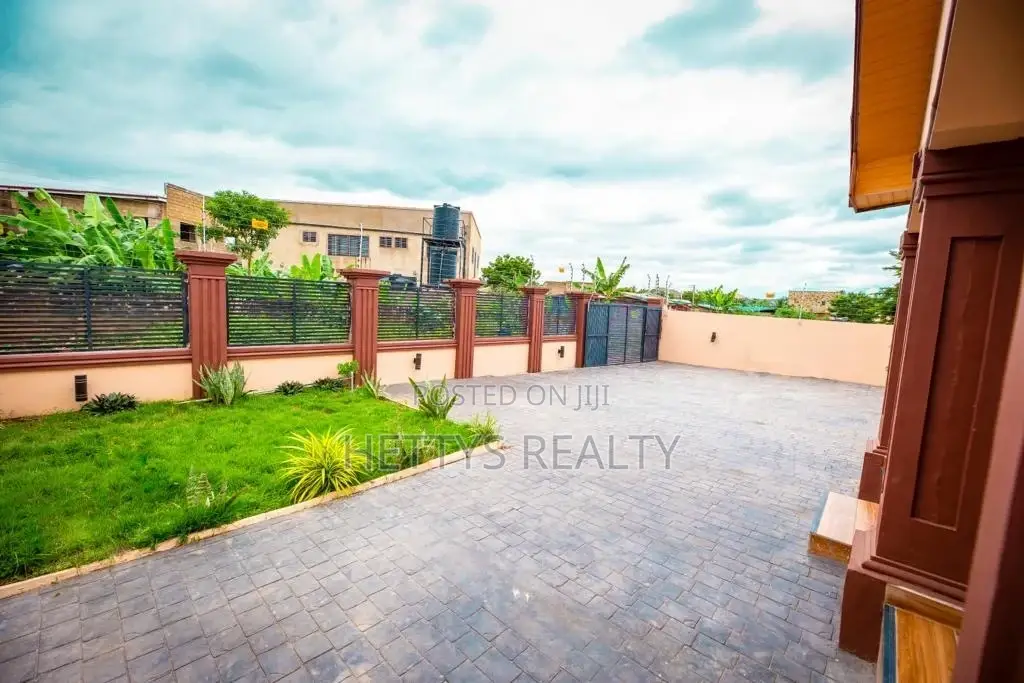3bdrm House in Oyarifa for sale
