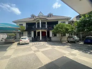 9bdrm House in Amasaman Doboro for sale