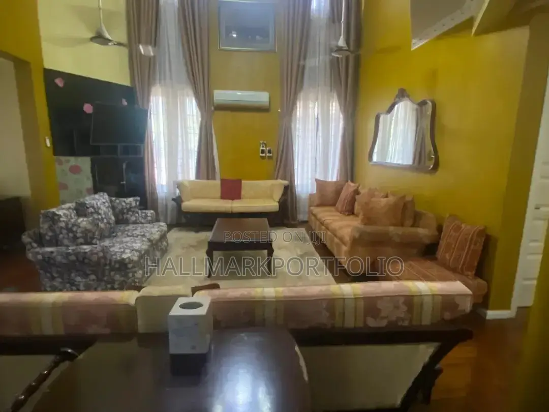 9bdrm House in Amasaman Doboro for sale
