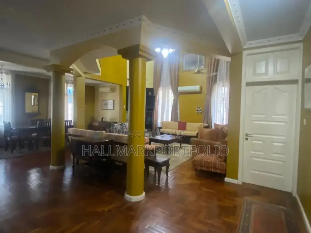 9bdrm House in Amasaman Doboro for sale