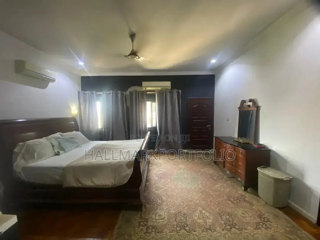 9bdrm House in Amasaman Doboro for sale
