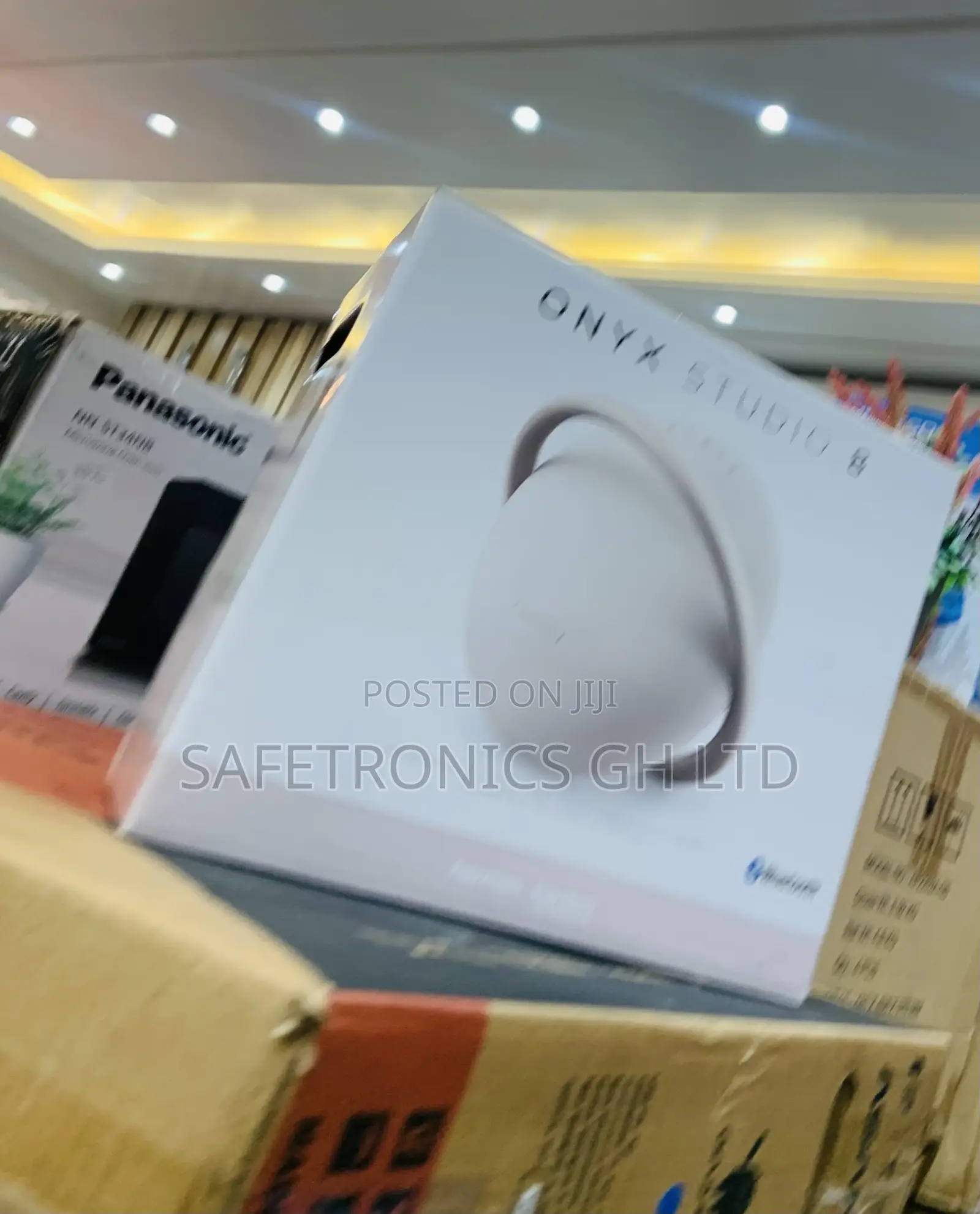 Get Harman Kardon Bluetooth Bassboost Onyx Studio 8