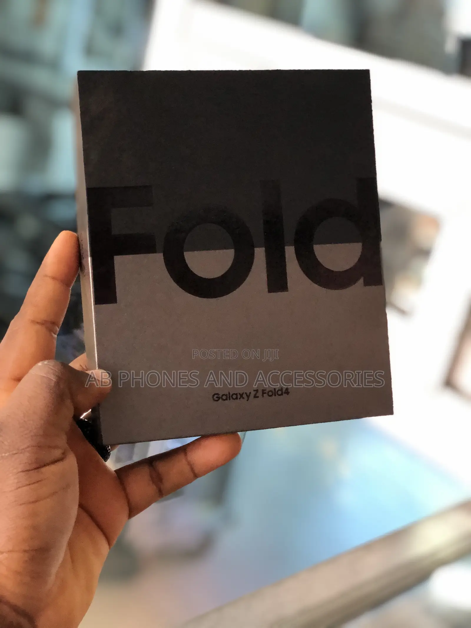 New Samsung Galaxy Z Fold4 256 GB Gold