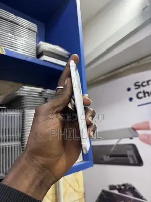 Apple iPhone XR 64 GB White