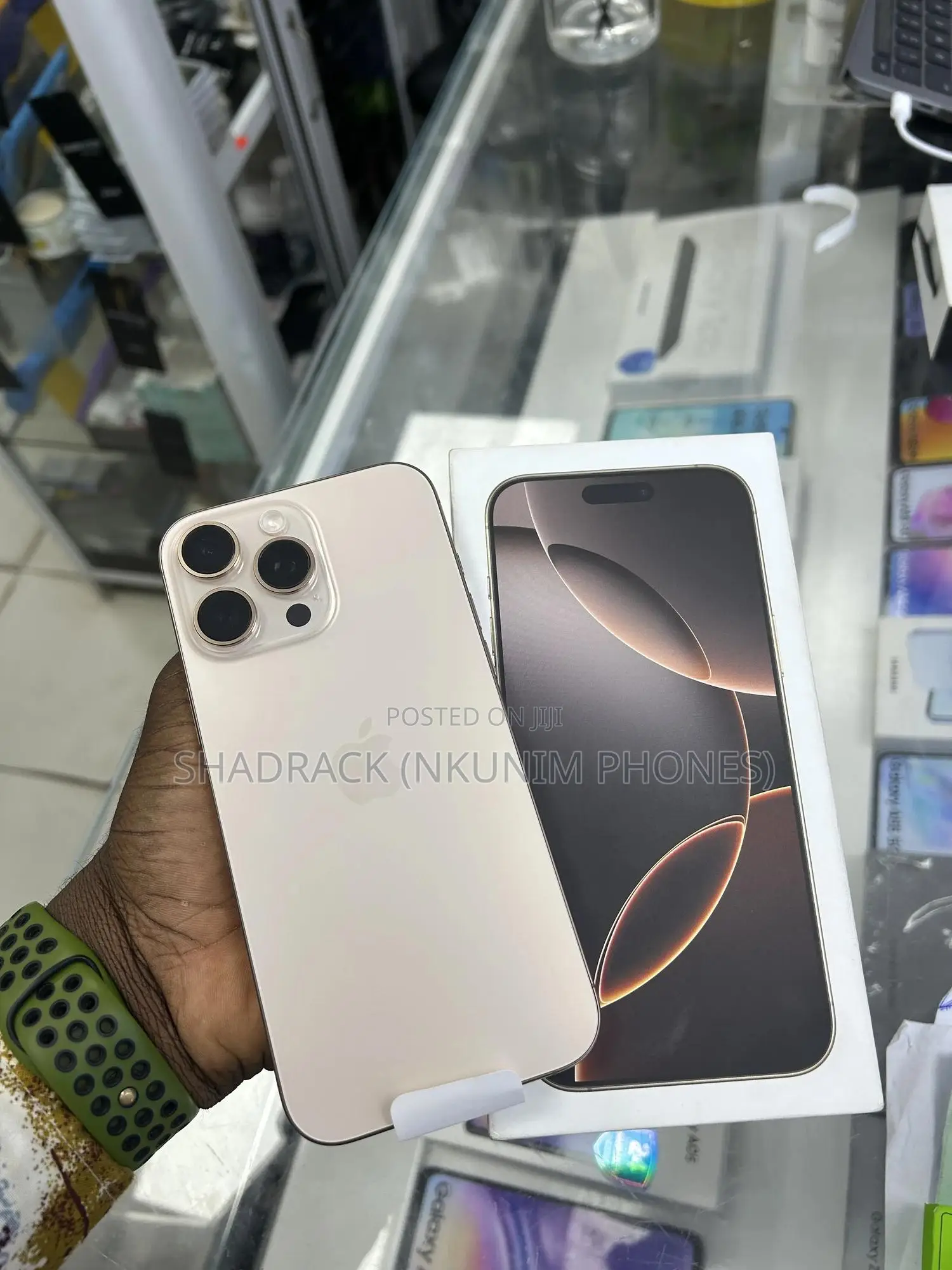 New Apple iPhone 16 Pro Max 256 GB Gold